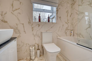 Family Bathroom- click for photo gallery
